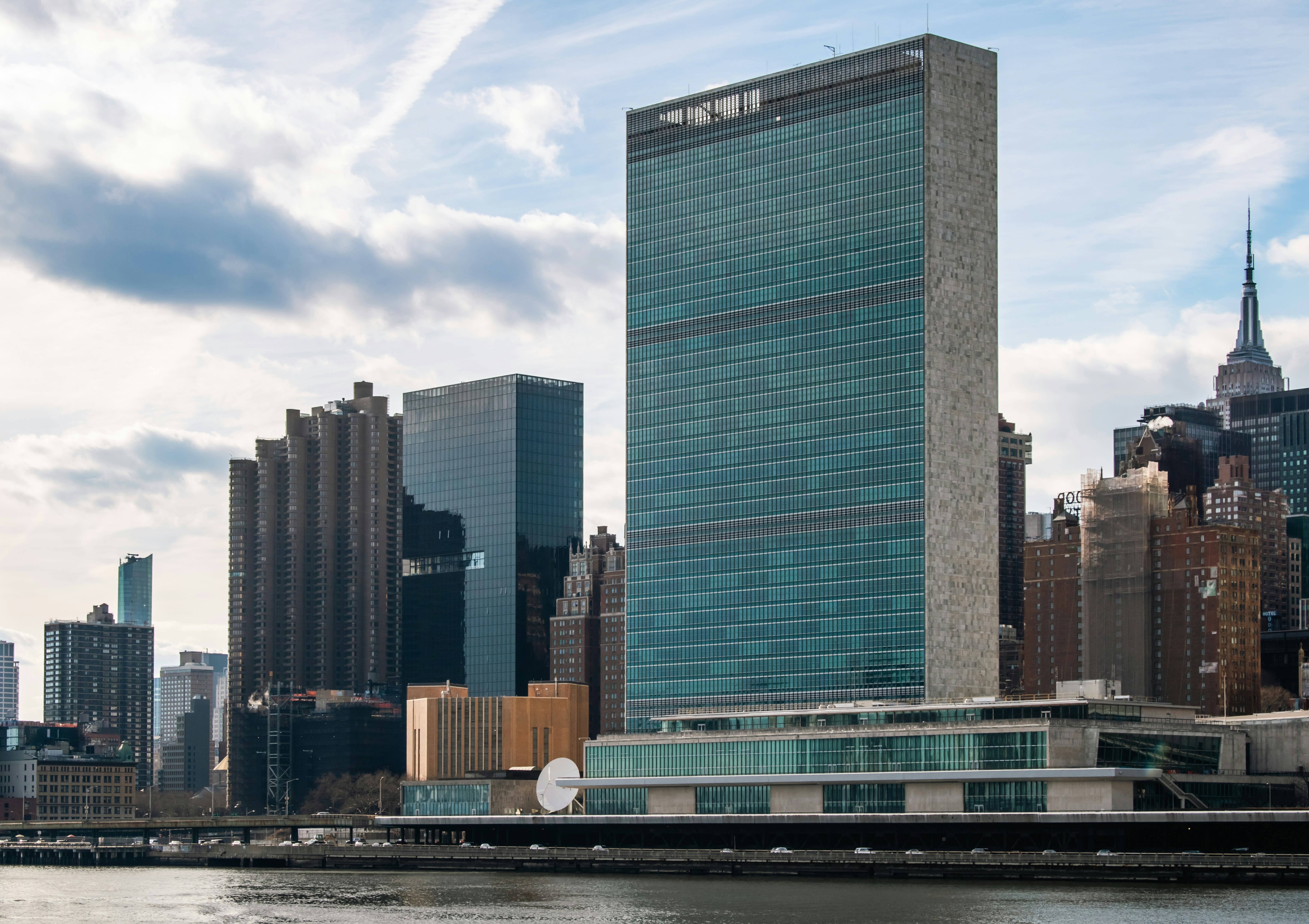 The united nations headquarters sits on the river.